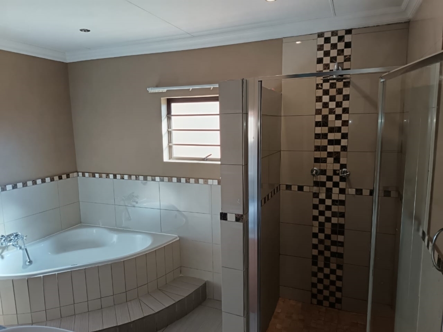 To Let 3 Bedroom Property for Rent in Hillside Free State